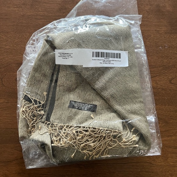 Brand New with Tags Black & Gold Silk and Cashmere Fringed Scarf - NWT - Picture 5 of 6